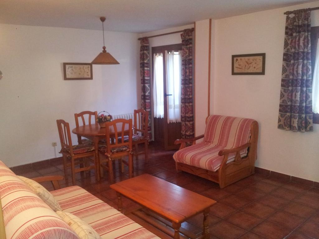 Apartamentos Petronilla Benasque Bilik gambar